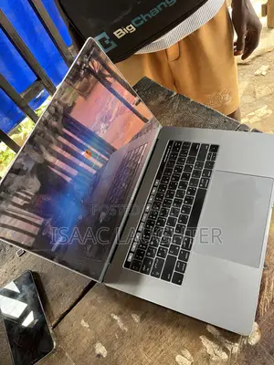 Laptop Apple MacBook Pro 2017 16GB Intel Core i7 HDD+SSD 256GB
