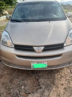 Toyota Sienna 2004 Gold