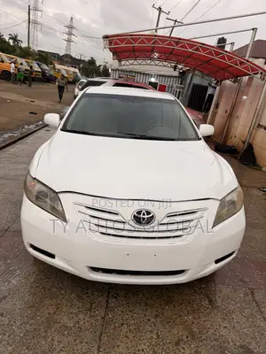 Toyota Camry 2.4 SE 2008 White