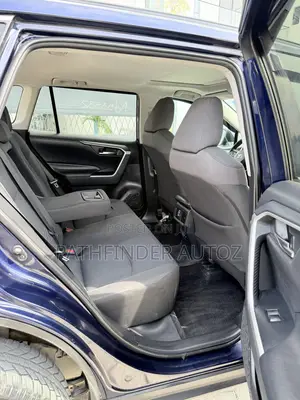 Toyota RAV4 XLE AWD 2019 Blue