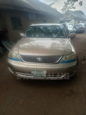 Toyota Avalon 2002 Gold