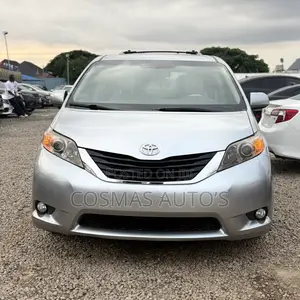 Toyota Sienna XLE 7 Passenger Mobility 2012 Silver