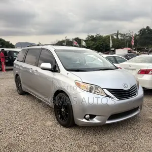 Toyota Sienna XLE 7 Passenger Mobility 2012 Silver