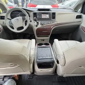 Toyota Sienna XLE 7 Passenger Mobility 2012 Silver