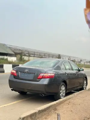 Toyota Camry XLE V6 4dr Sedan (3.5L 6cyl 6AM) 2009 Gray