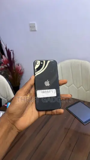 Apple iPhone SE (2022) 64 GB Black