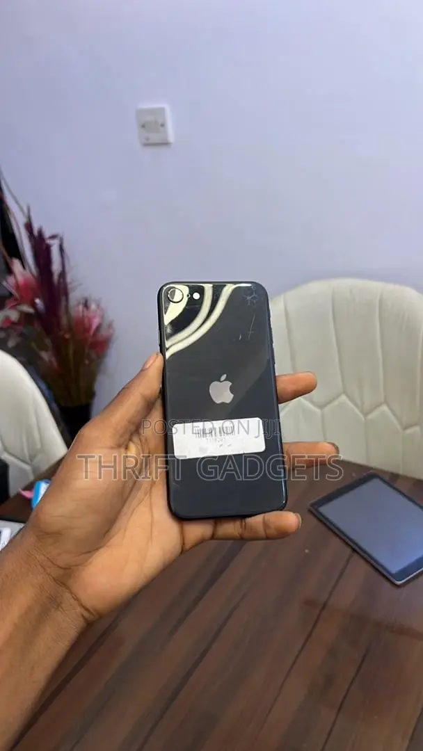 Apple iPhone SE (2022) 64 GB Black
