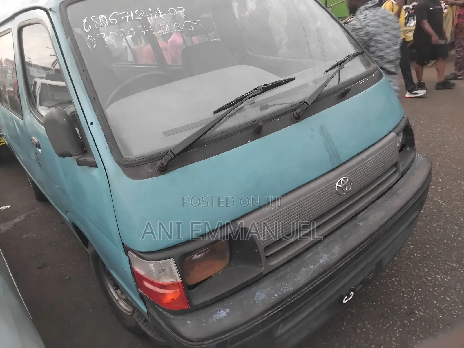Toyota HiAce 2000 White
