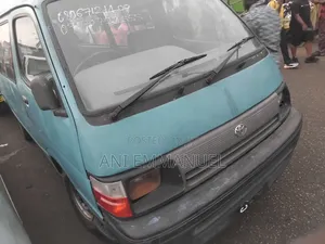 Toyota HiAce 2000 White