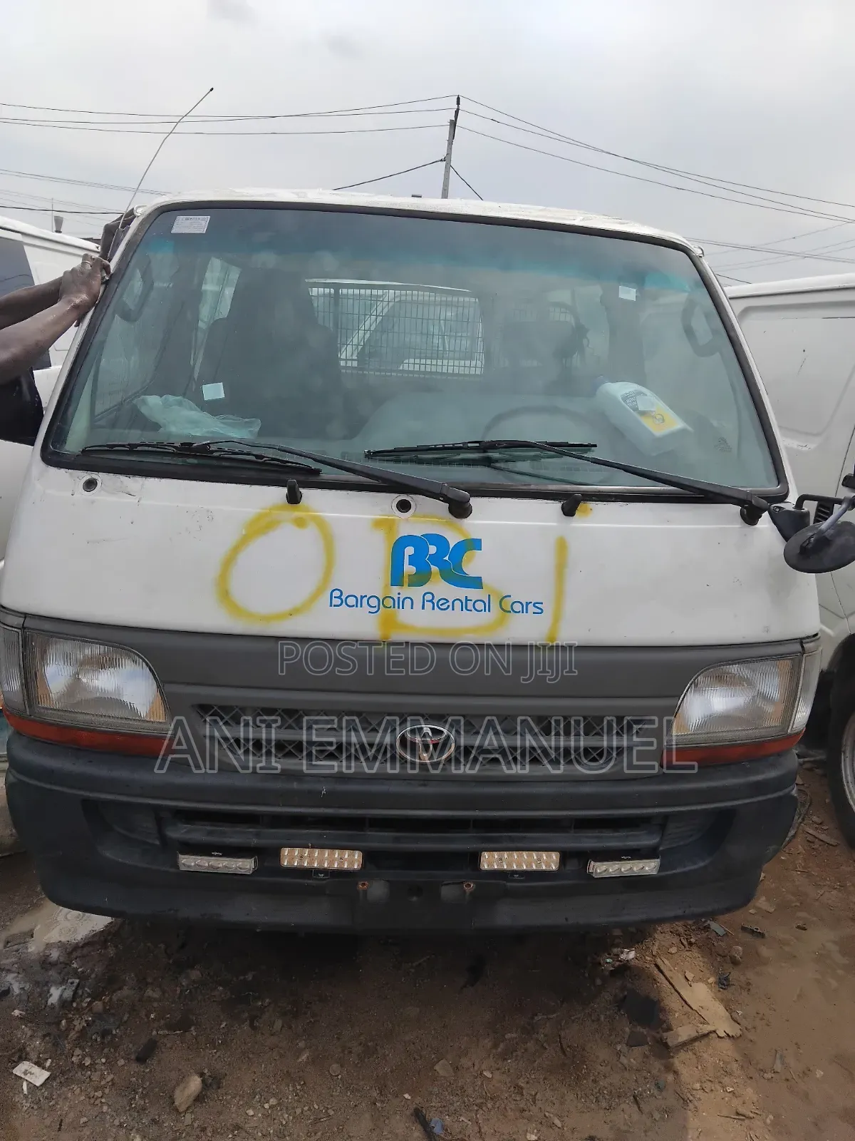 Toyota HiAce 2000 White