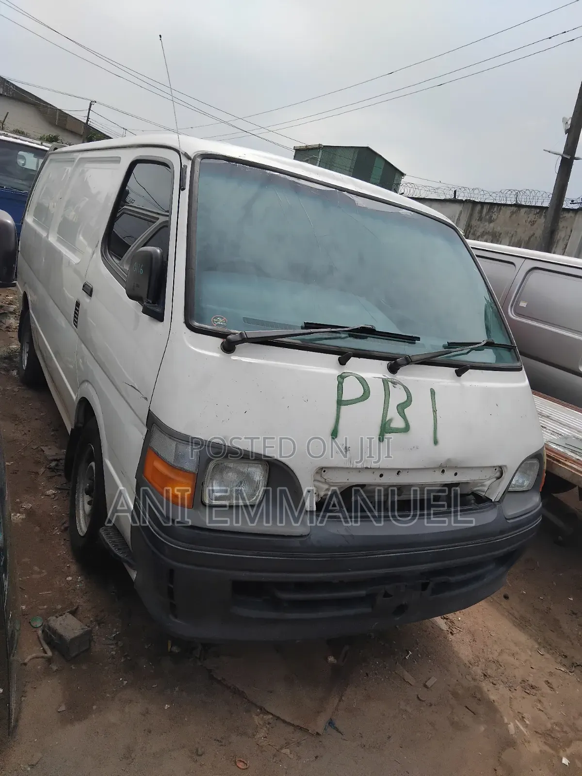 Toyota HiAce 2000 White