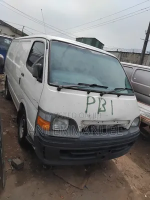 Toyota HiAce 2000 White