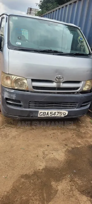 Toyota HiAce 2000 White