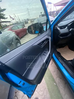 Toyota RAV4 2019 Blue