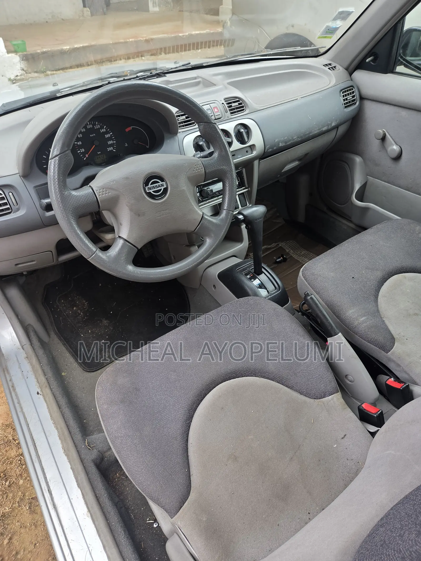 Nissan Micra 2000 Gray