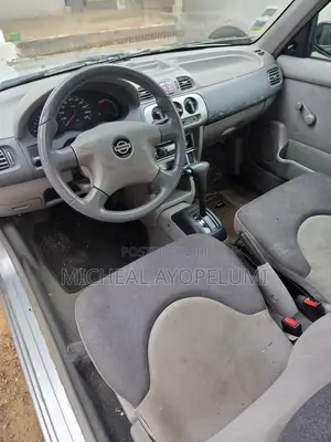 Nissan Micra 2000 Gray