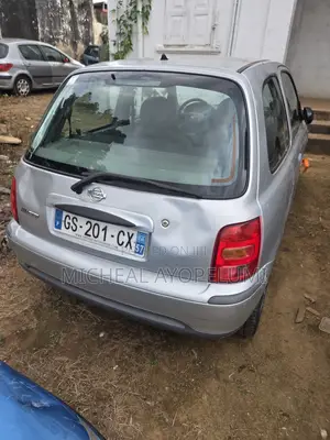Nissan Micra 2000 Gray