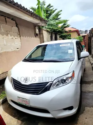 Toyota Sienna LE 8 Passenger (3.5L 6cyl 6A) 2016 White