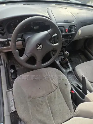 Nissan Almera 2000 Green