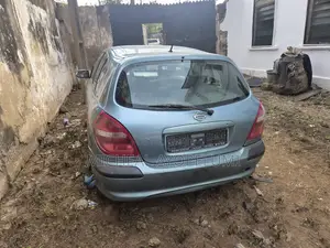 Nissan Almera 2000 Green