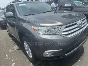 Toyota Highlander 3.5L 4WD 2013 Gray