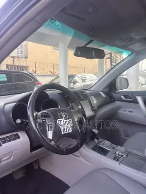 Toyota Highlander Limited 2012 Gray
