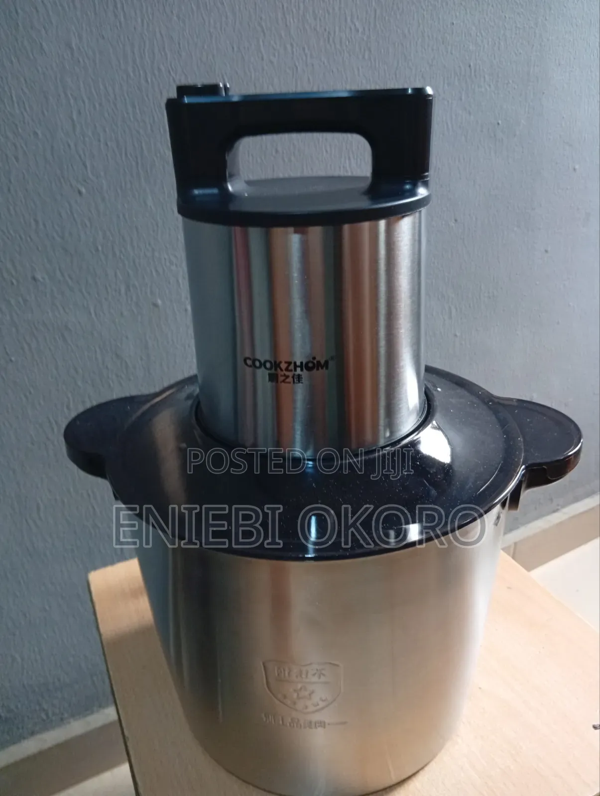 A 12 Litre Food Processor