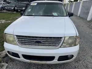 Ford Explorer 2004 White