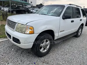 Ford Explorer 2004 White