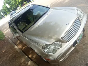 Mercedes-Benz C240 2006 Gold
