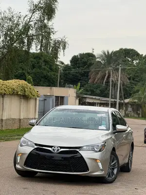 Toyota Camry 2016 Silver