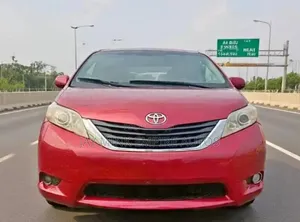 Toyota Sienna 2010 Red