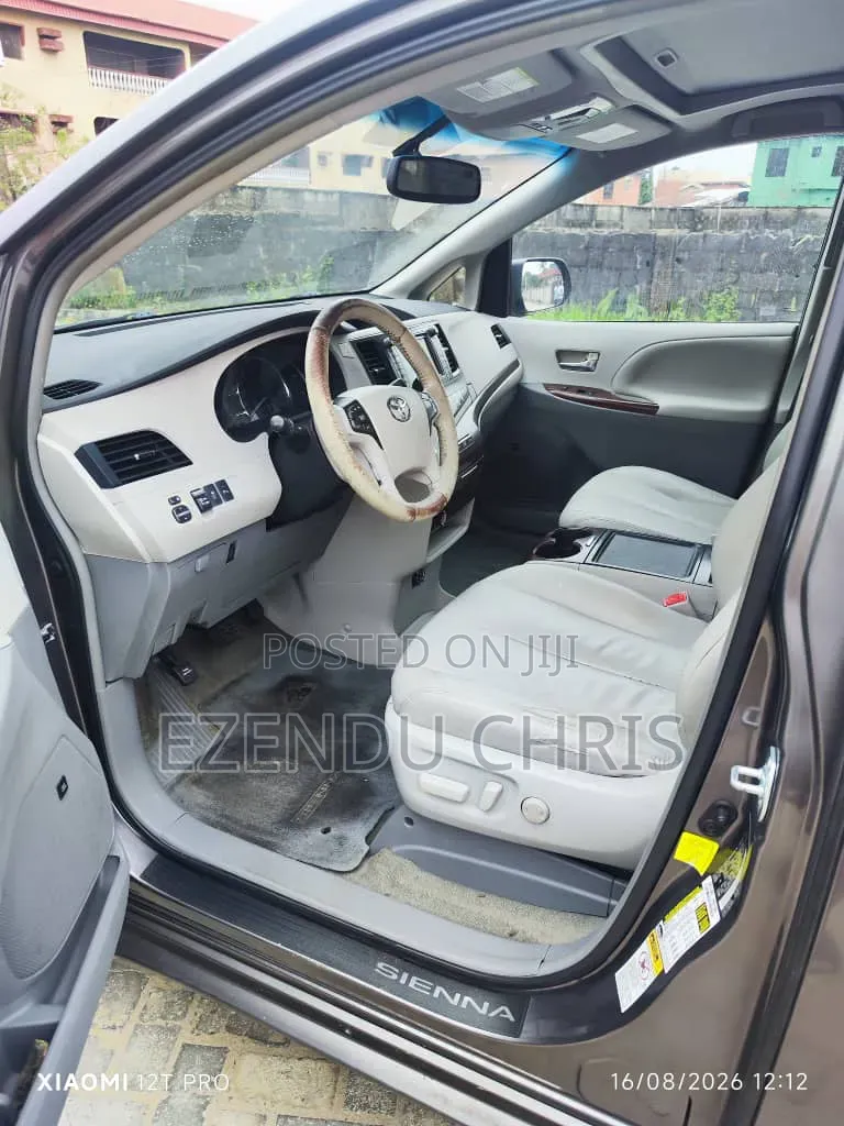 Toyota Sienna 2012 Gray