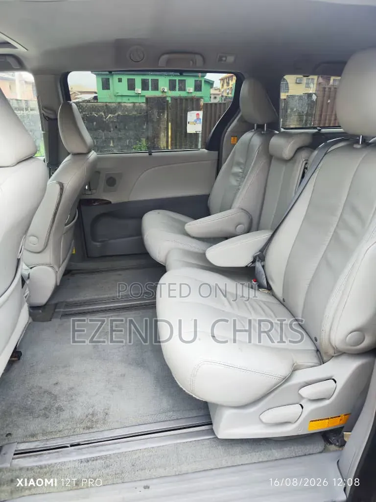 Toyota Sienna 2012 Gray