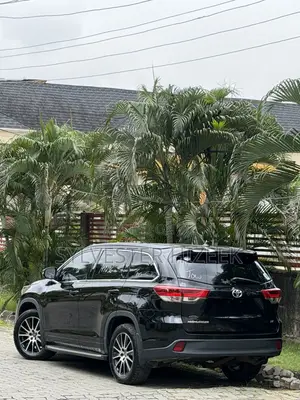 Toyota Highlander SE 4x4 V6 (3.5L 6cyl 8A) 2017 Black