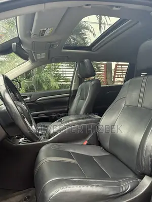 Toyota Highlander SE 4x4 V6 (3.5L 6cyl 8A) 2017 Black