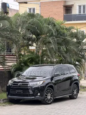 Toyota Highlander SE 4x4 V6 (3.5L 6cyl 8A) 2017 Black