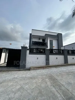 5bdrm Duplex in Solam Event Center for sale