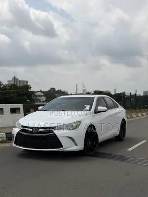 Toyota Camry SE w/Special Edition Pkg (2.5L 4cyl 6A) 2016 White