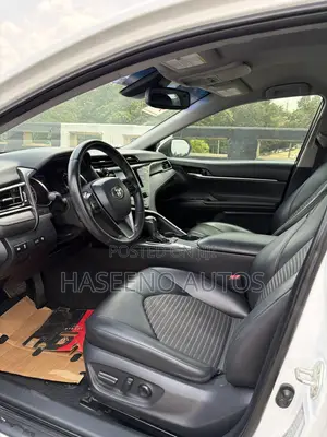 Toyota Camry SE FWD (2.5L 4cyl 8AM) 2018 White