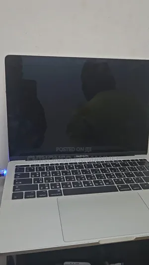 Laptop Apple MacBook Pro 2017 8GB Intel Core i7 SSD 256GB