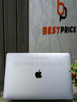 Laptop Apple MacBook Pro 2022 M2 8GB Apple M2 SSD 256GB