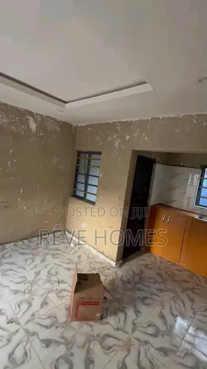 Mini Flat in Soluyi for rent
