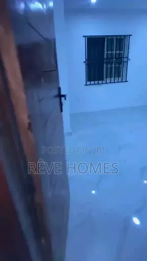 3bdrm Block of Flats in Soluyi for rent