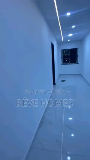 3bdrm Block of Flats in Soluyi for rent