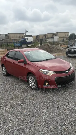 Toyota Corolla LE 4dr Sedan (1.8L 4cyl CVT) 2014 Red