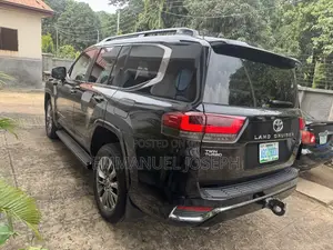 Toyota Land Cruiser LC300 2023 Black