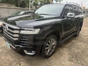 Toyota Land Cruiser LC300 2023 Black