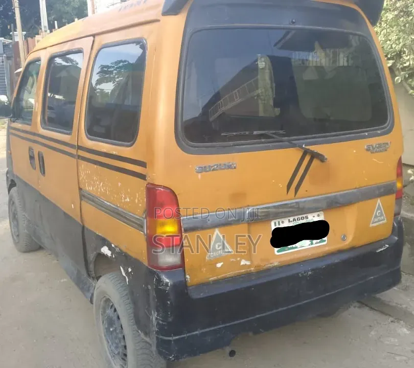 Suzuki Every Wagon 2001 Yellow
