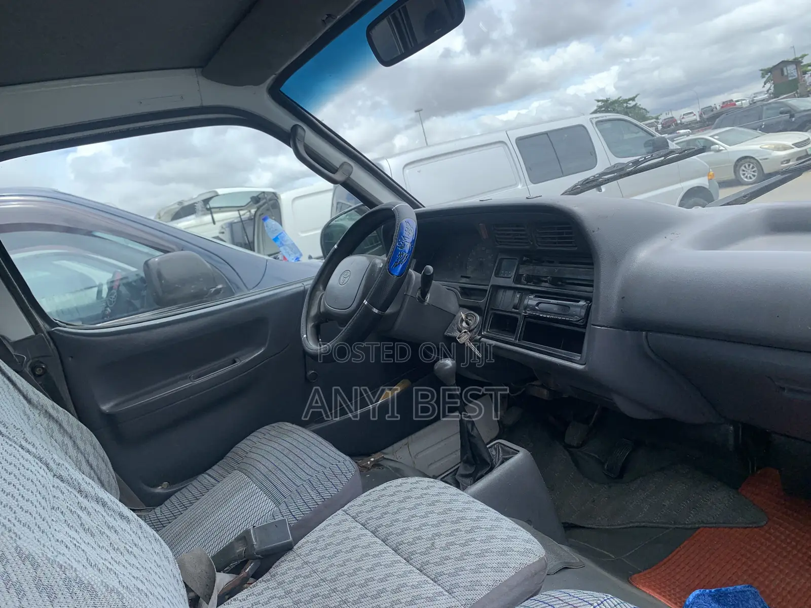 Toyota HiAce 2000 White